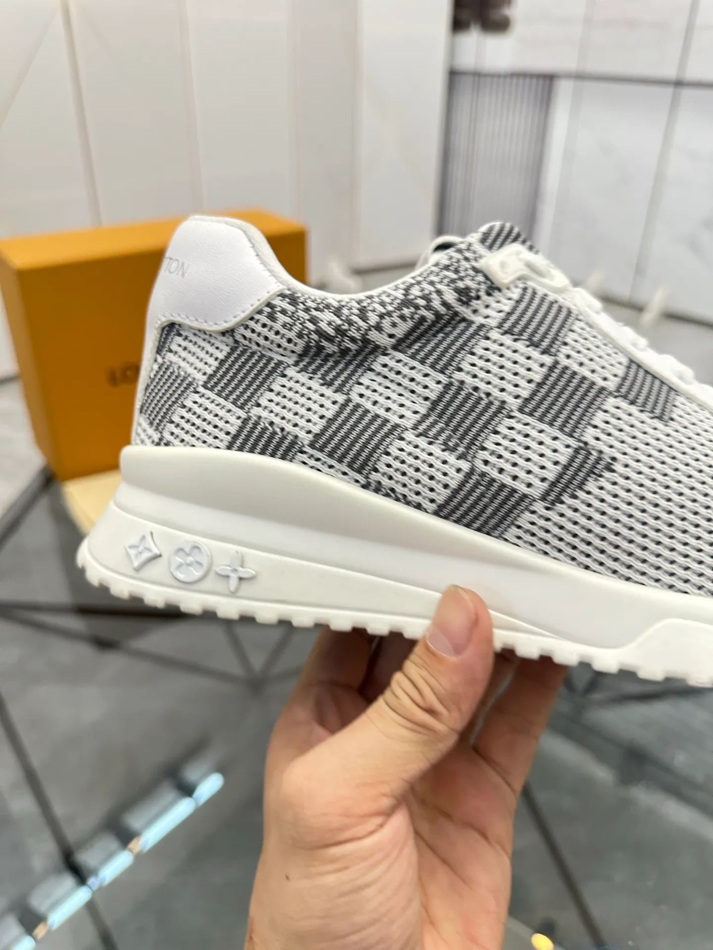 Men's shoes for sale💰: 💰P560¥ High-end quality Product trademark: LV* "Louis Vuitton*" low-top sneakers Regular size: 38-44 (can be customized to 45.46.) Product materials: imported breathable fly knit upper, breathable lining, original raw rubber translucent combination outsole. Number: 2068